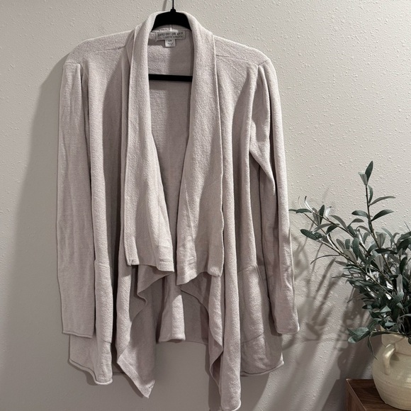 Barefoot Dreams S/M CozyChic Ultra Lite Hi-Lo Cardi Pockets Soft Comfy EUC #924 - Picture 1 of 8